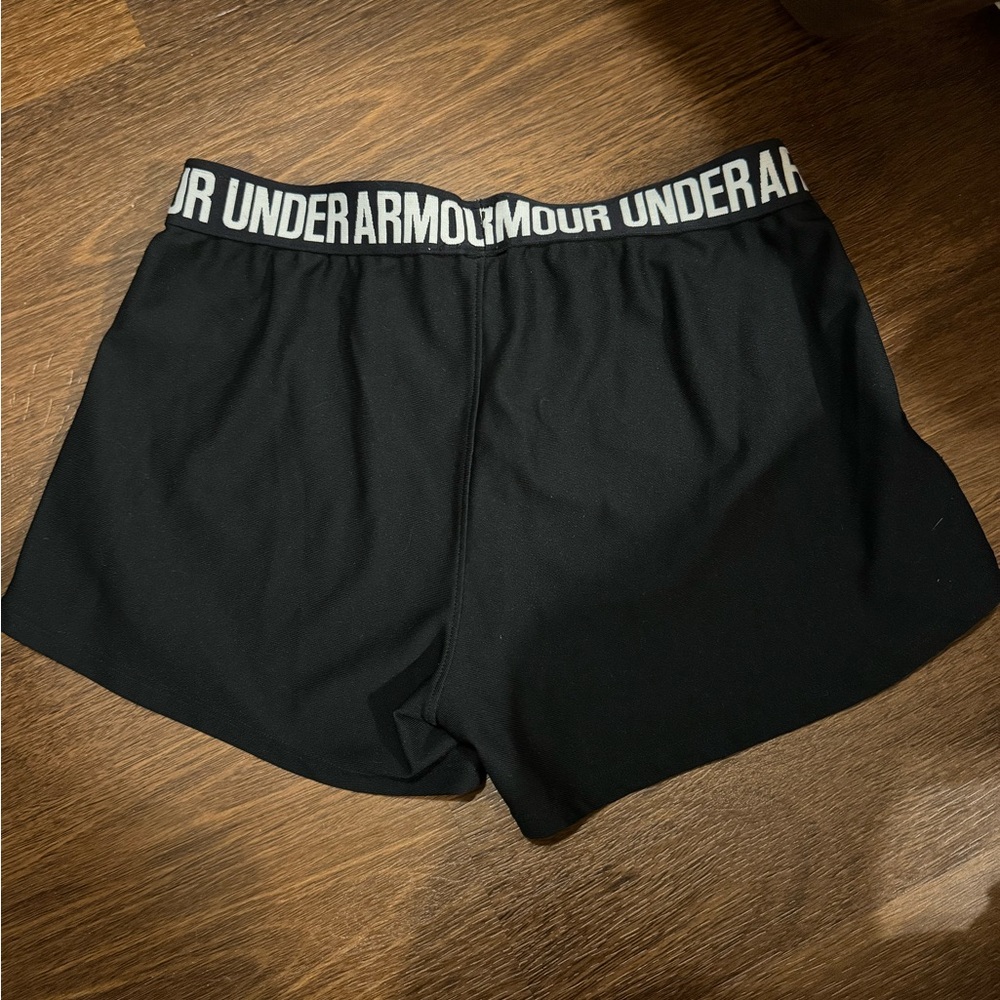 used under armour shorts size small! black and have a tie on the front.